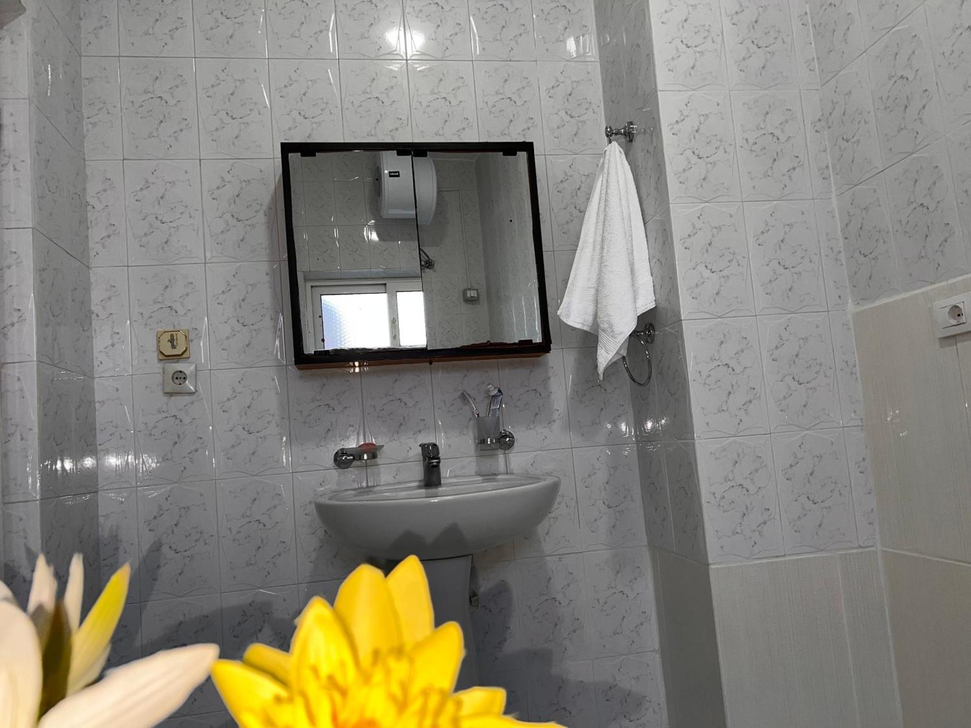 Berat Private Room In Haxhialiu Villa Buitenkant foto