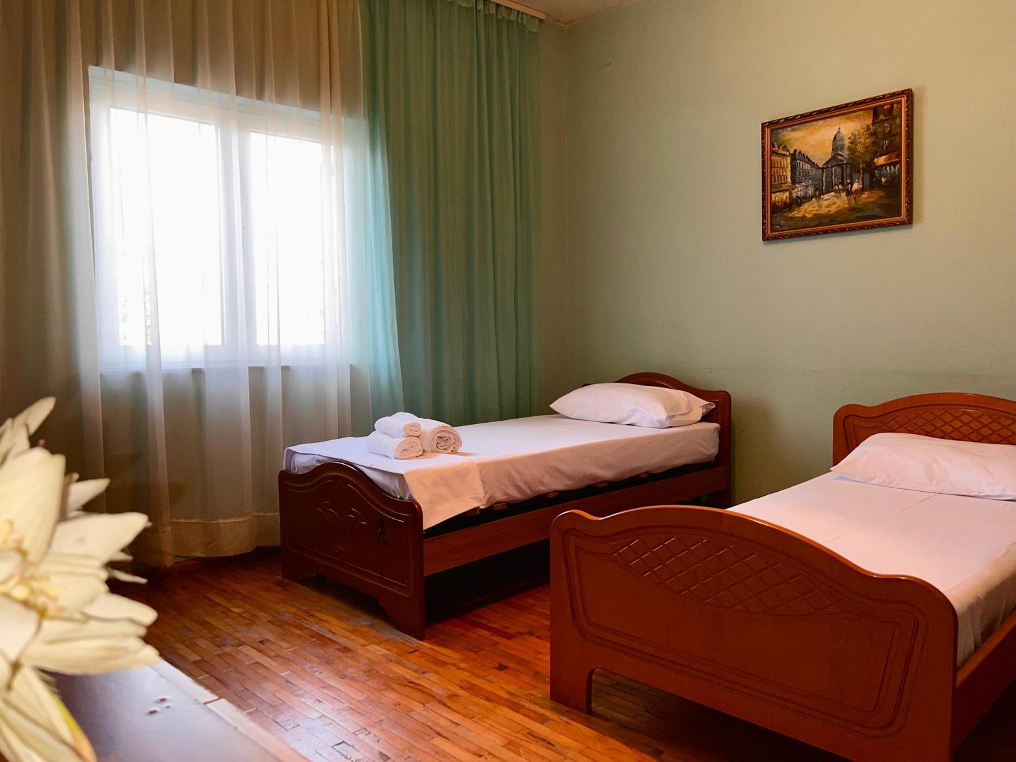Berat Private Room In Haxhialiu Villa Buitenkant foto
