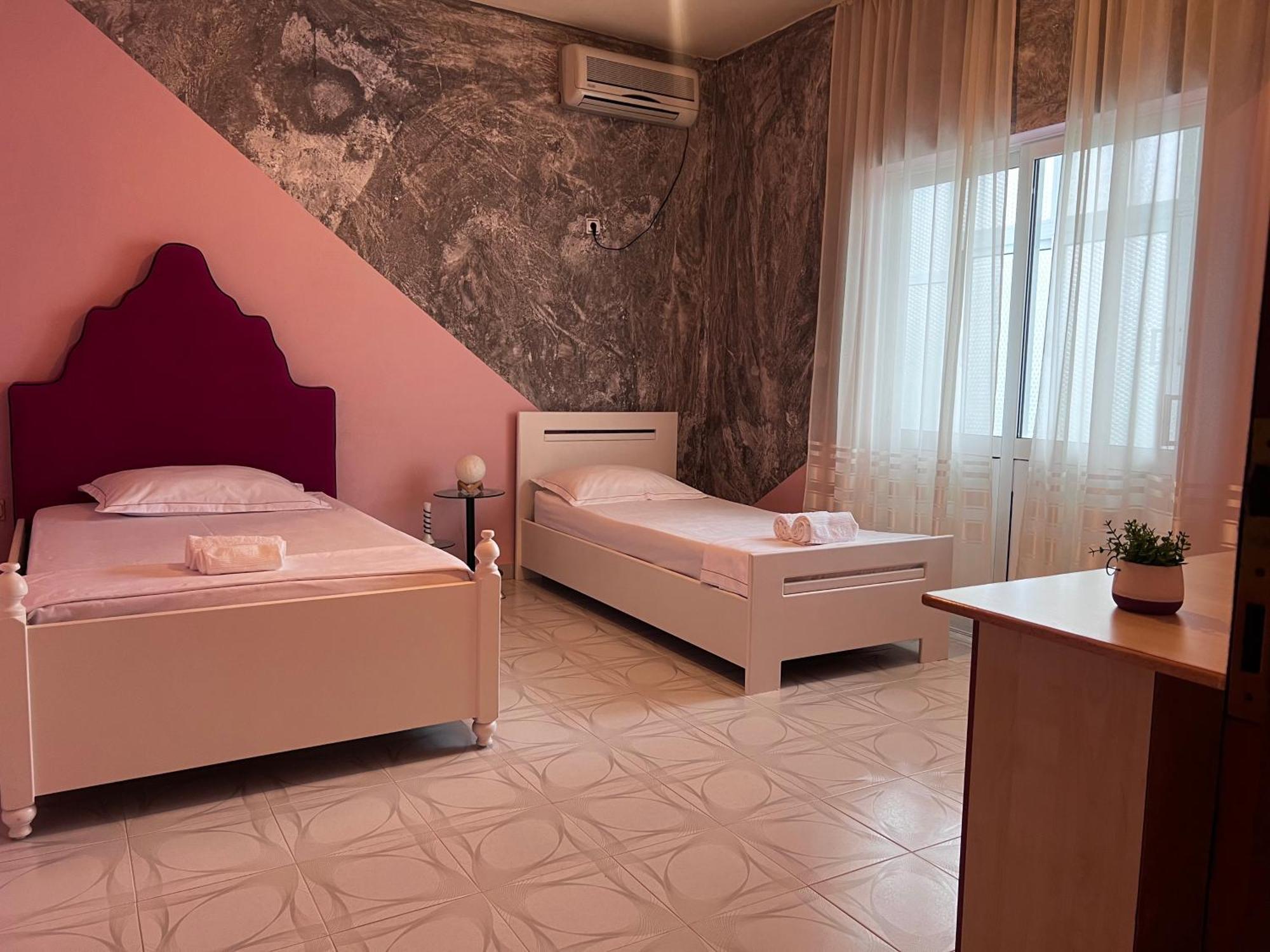 Berat Private Room In Haxhialiu Villa Buitenkant foto